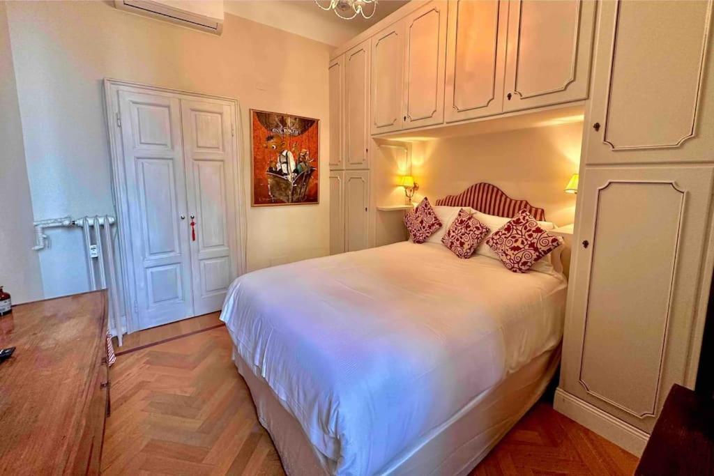 In The Citylife Area, Apartment Milan